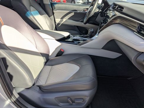 Used 2018 Toyota Camry XSE image 30