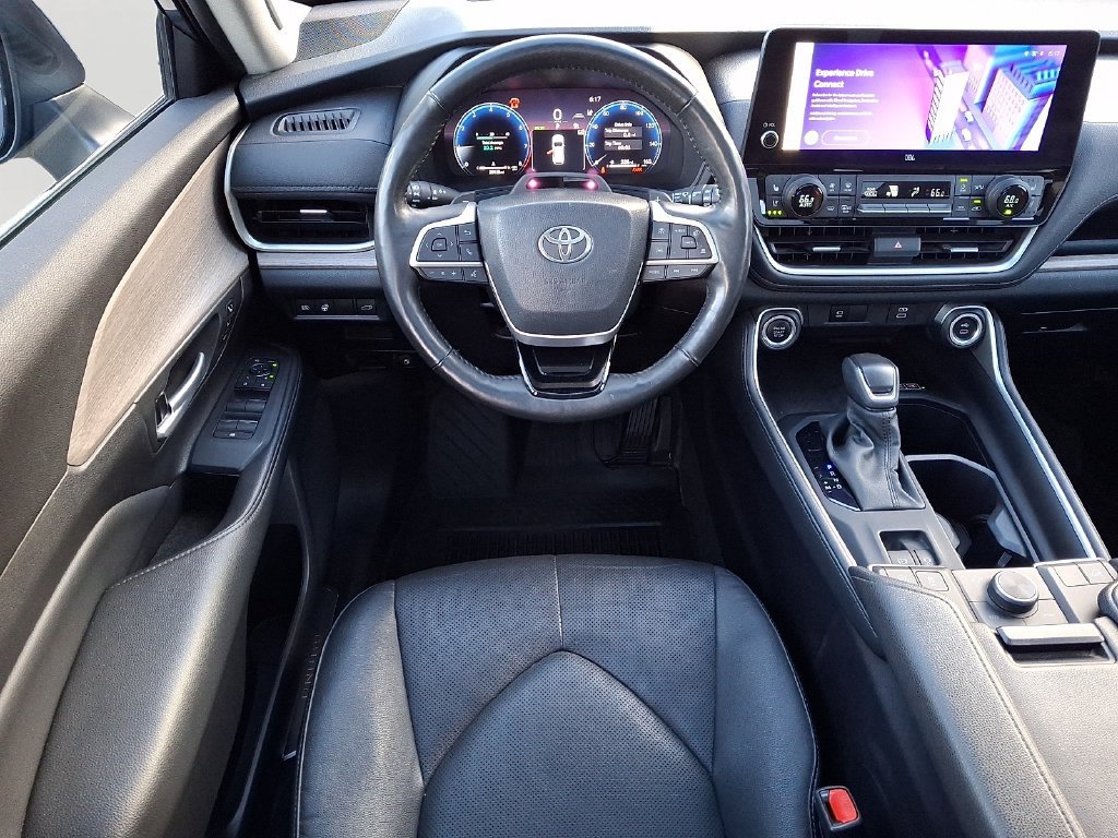 Used 2024 Toyota Grand Highlander AWD image 13