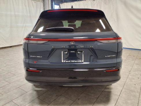 Used 2025 Toyota Crown Signia XLE w/ Advanced Technology Package image 8