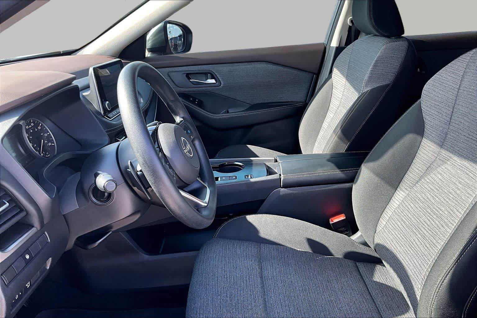 Used 2023 Nissan Rogue SV FWD image 8