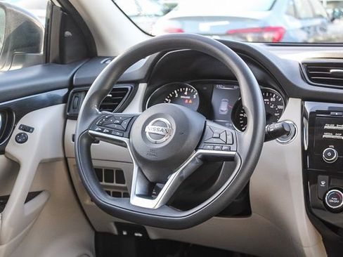 Used 2018 Nissan Rogue Sport SV image 22