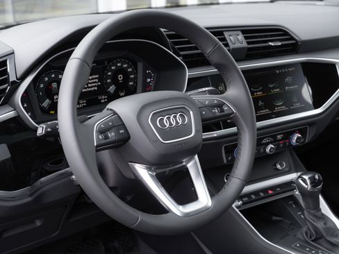 New 2025 Audi Q3 2.0T Premium image 11