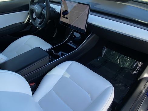 Used 2019 Tesla Model 3 Long Range image 9