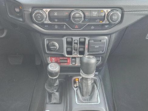 Used 2025 Jeep Wrangler Unlimited Rubicon AWD/4WD image 14