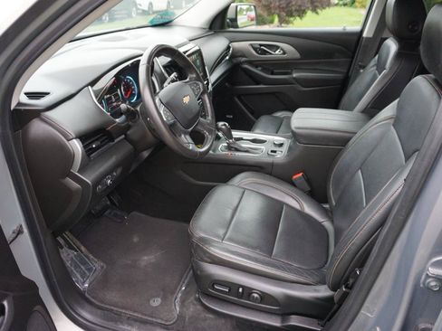 Used 2019 Chevrolet Traverse LT w/ LT Premium Package AWD/4WD image 7