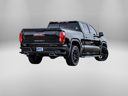 Used 2023 GMC Sierra 1500 Denali w/ Technology Package AWD/4WD image 8
