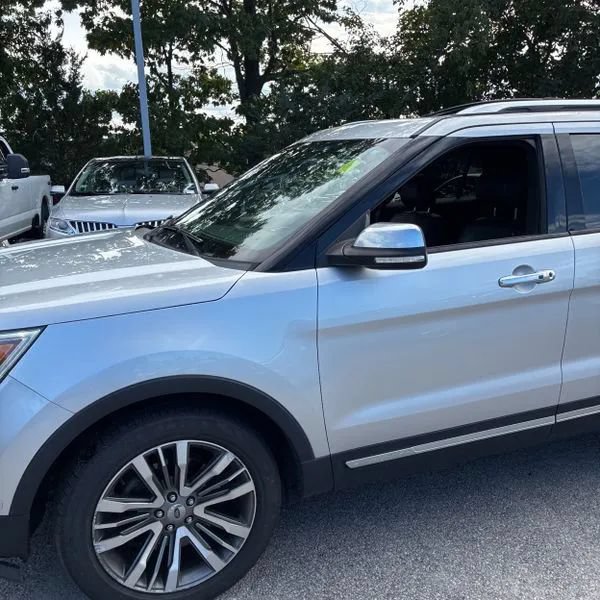 Used 2017 Ford Explorer Platinum AWD/4WD image 2