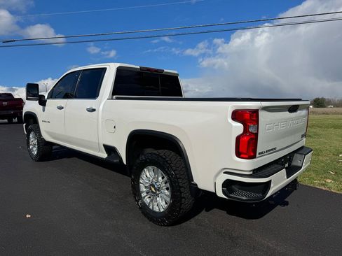 Used 2022 Chevrolet Silverado 2500 High Country w/ Technology Package image 4