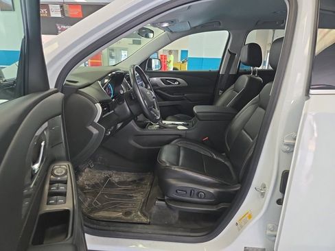 Used 2020 Chevrolet Traverse LT w/ LPO, Blackout Package AWD/4WD image 6