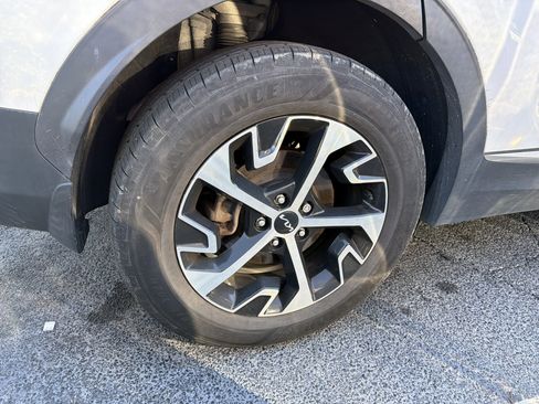 Used 2023 Kia Sportage EX w/ EX Premium Package image 12