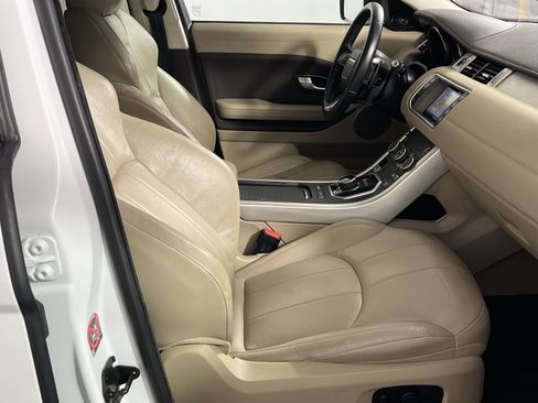 Used 2017 Land Rover Range Rover Evoque SE image 28