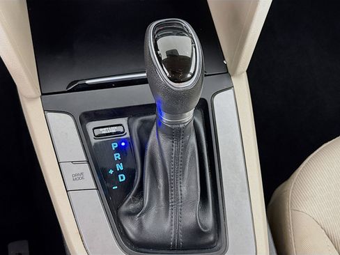 Used 2018 Hyundai Elantra SEL image 19