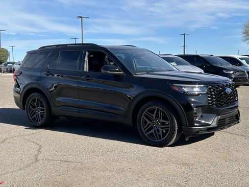 Used 2025 Ford Explorer ST image 7