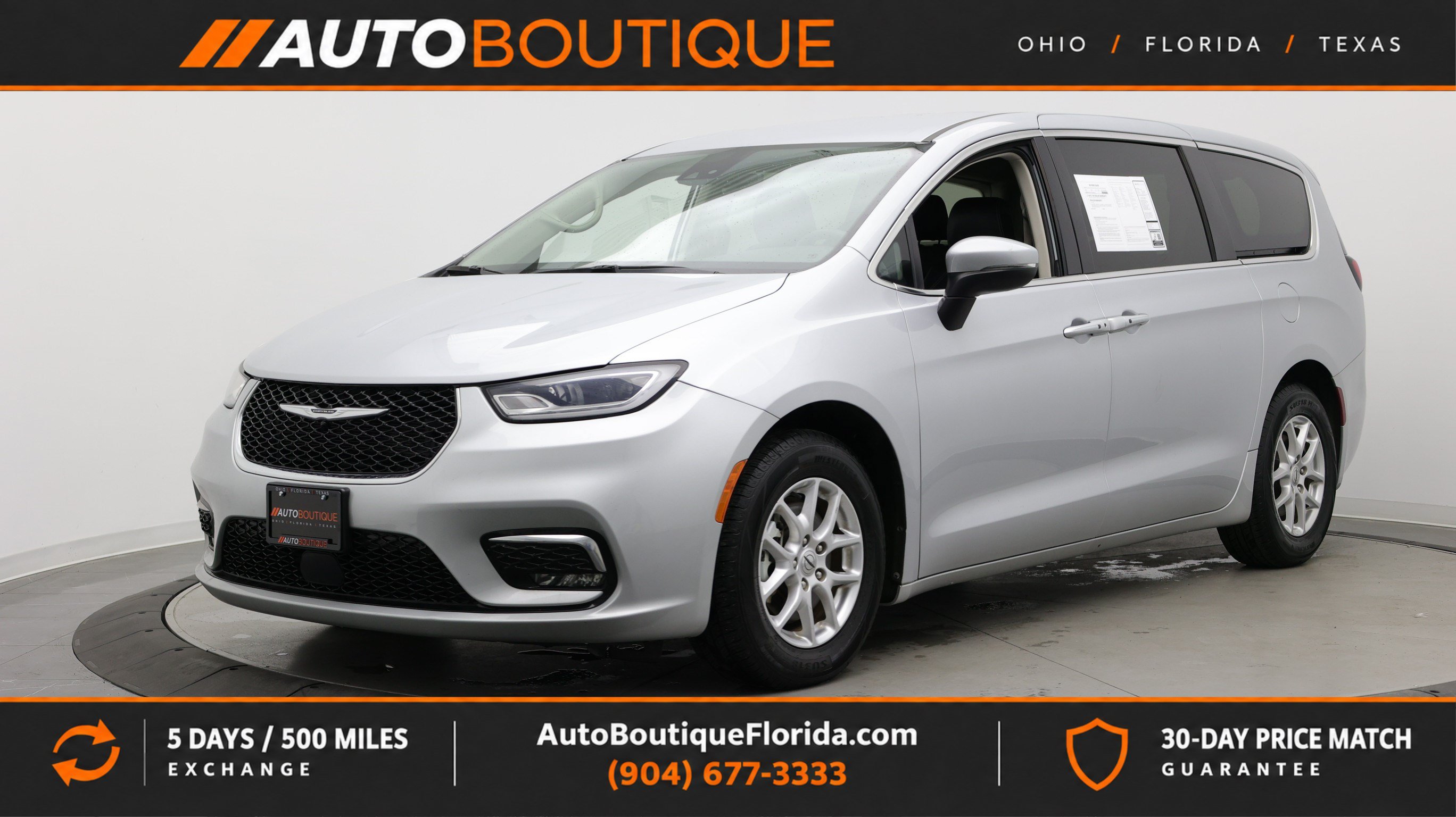Used 2023 Chrysler Pacifica Touring-L FWD image 1