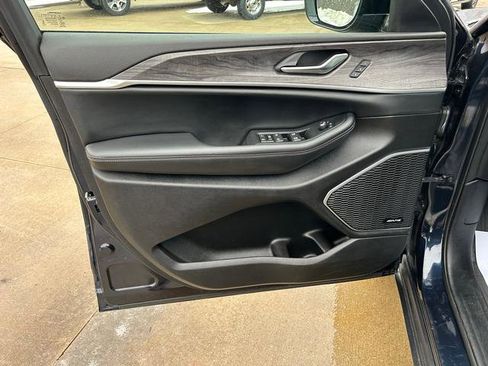 Certified 2024 Jeep Grand Cherokee Limited w/ Luxury Tech Group II image 7