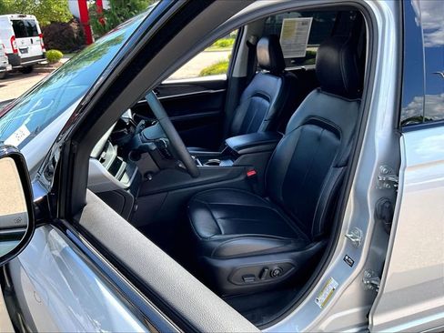 Used 2023 Jeep Grand Cherokee 30th Anniversary AWD/4WD image 10