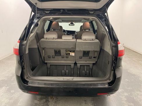 Used 2020 Toyota Sienna XLE w/ XLE Navigation Package AWD/4WD image 28