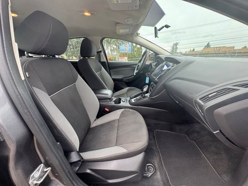 Used 2014 Ford Focus SE w/ SE Winter Package image 17
