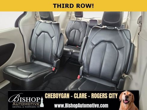 Used 2023 Chrysler Pacifica Touring-L FWD image 17