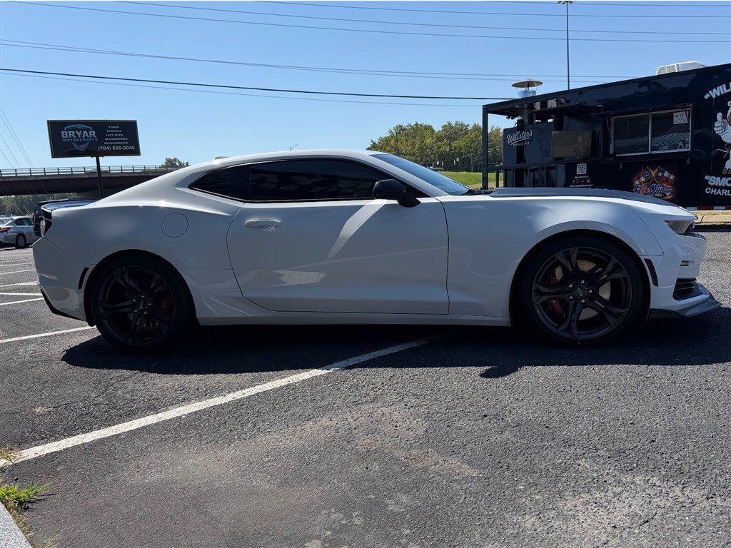 Used 2020 Chevrolet Camaro SS RWD image 9
