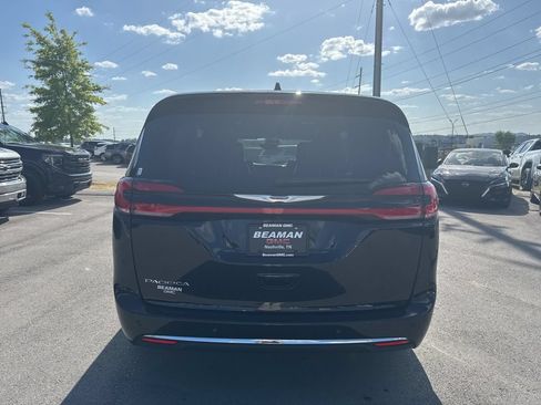 Used 2025 Chrysler Pacifica Select FWD image 6