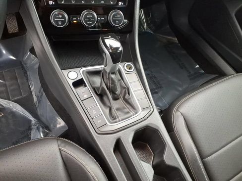 Used 2024 Volkswagen Jetta SE FWD image 9