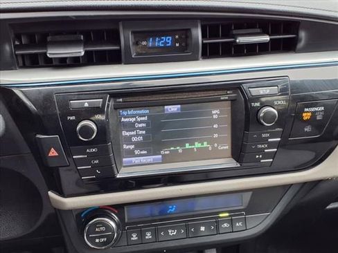 Used 2015 Toyota Corolla LE image 13