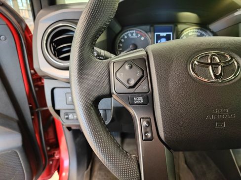 Used 2021 Toyota Tacoma TRD Sport image 17