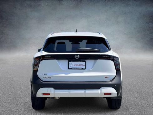 Certified 2026 Nissan Kicks SR FWD image 3