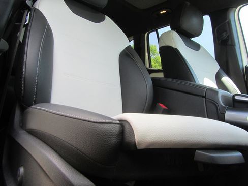 Used 2021 Mercedes-Benz GLB 250 4MATIC image 22