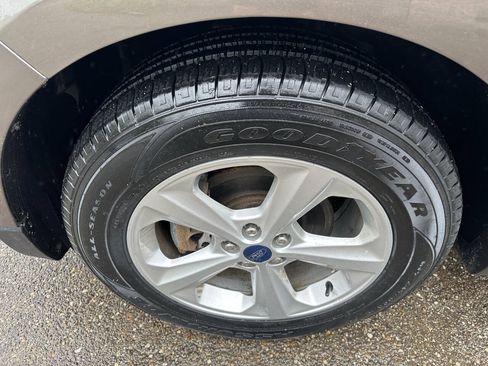 Used 2019 Ford Edge SE FWD image 30