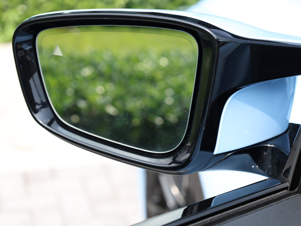 Used 2023 BMW M2 w/ Lighting Package RWD image 9