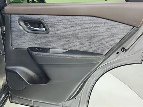 Certified 2023 Nissan Rogue SV FWD image 27