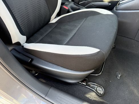 Used 2021 Nissan Versa SV image 23