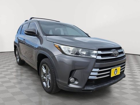 Used 2017 Toyota Highlander Limited AWD/4WD image 3