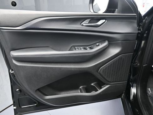 Used 2024 Jeep Grand Cherokee L Laredo image 13