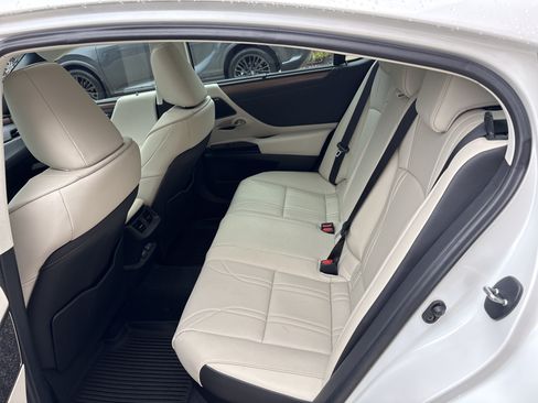 Certified 2025 Lexus ES 300h Ultra Luxury w/ Accessory Package (Z1) FWD image 31
