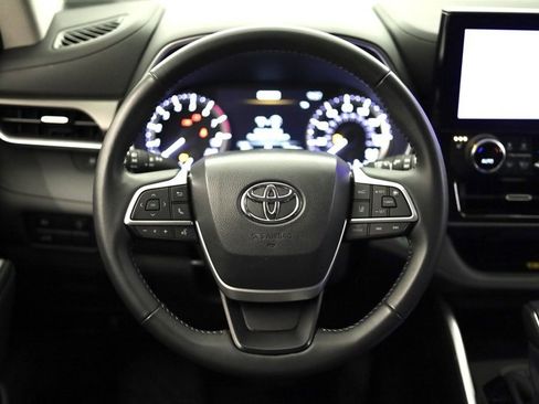Certified 2023 Toyota Highlander XLE image 13