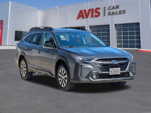 Used 2025 Subaru Outback Premium image 3