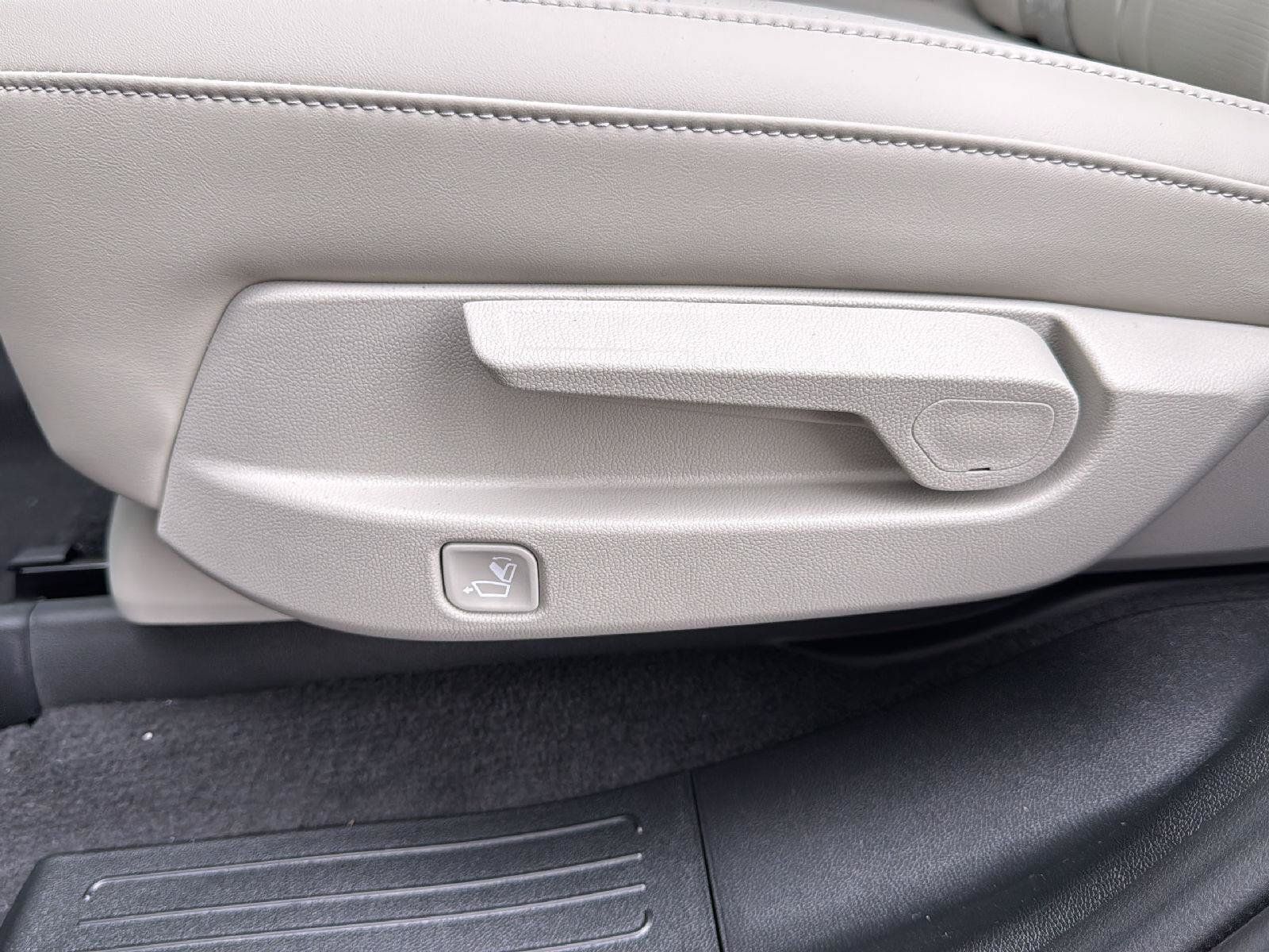 Used 2025 Kia Sorento S w/ Panoramic Sunroof Package FWD image 26