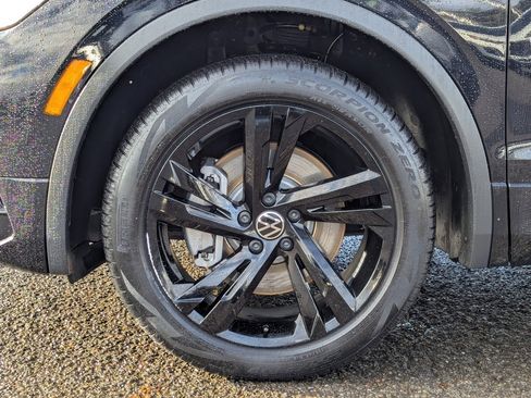 Certified 2023 Volkswagen Tiguan SE R-Line image 38