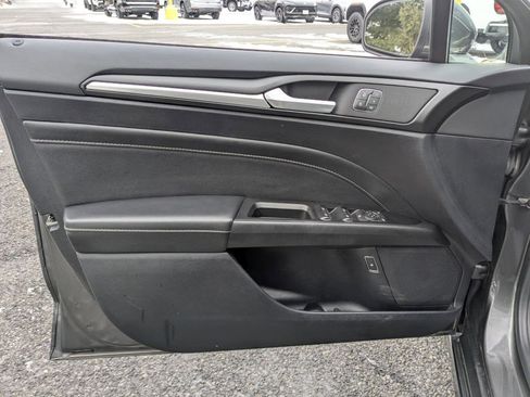 Used 2019 Ford Fusion Titanium image 9