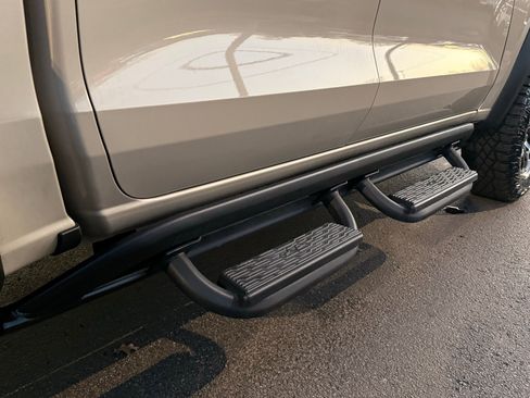 Used 2024 Chevrolet Colorado ZR2 w/ Technology Package image 17