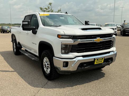 Used 2025 Chevrolet Silverado 2500 LT w/ Convenience Package AWD/4WD image 4