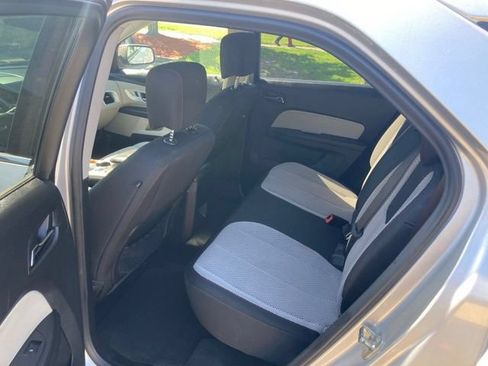 Used 2017 Chevrolet Equinox LS FWD image 29