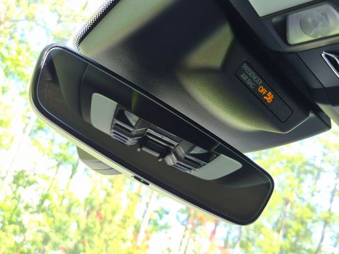 Certified 2026 Porsche Macan AWD/4WD image 19