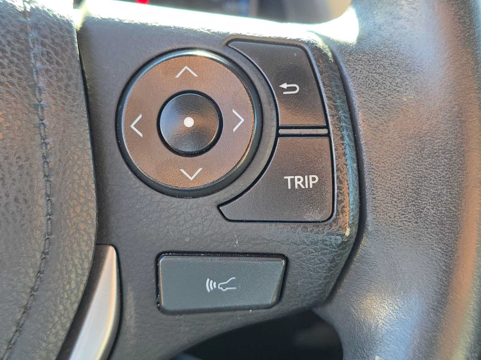 Used 2018 Toyota RAV4 XLE FWD image 30