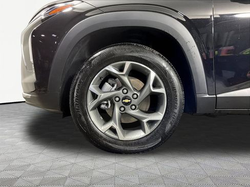 Used 2024 Chevrolet Trax LT w/ Driver Confidence Package FWD image 33