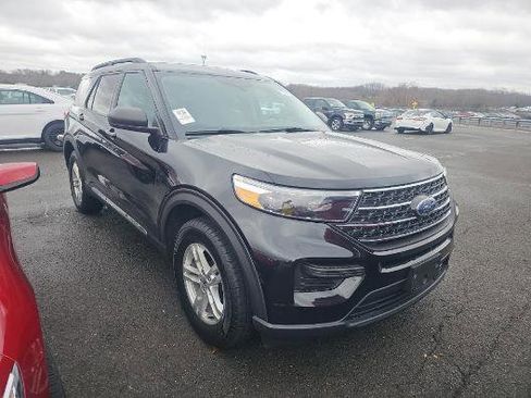Used 2023 Ford Explorer XLT image 2