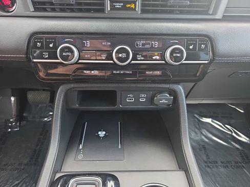 Used 2025 Honda Pilot Elite image 27